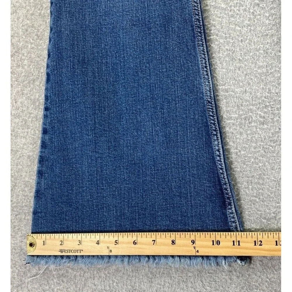 Wrangler Women's Size 35 X 30.5 Mid‎ Rise Flare Leg Blue Denim Jeans